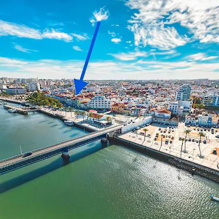 Small Historic Townhouse By Promenade Near Beaches Hébergement de vacances