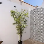 度假居 Small Historic Townhouse By Promenade Near Beaches *