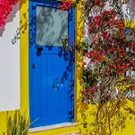 Small Historic Townhouse By Promenade Near Beaches