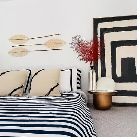 Prázdninový dům Small Historic Townhouse By Promenade Near Beaches