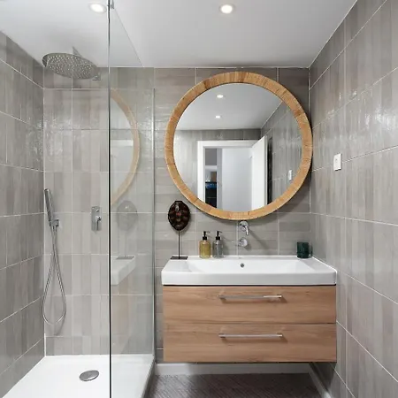 Small Historic Townhouse By Promenade Near Beaches Prázdninový dům *