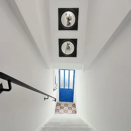 Small Historic Townhouse By Promenade Near Beaches 포티마오