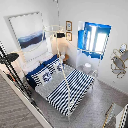 Small Historic Townhouse By Promenade Near Beaches Prázdninový dům