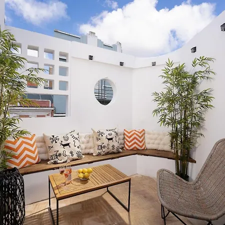 Small Historic Townhouse By Promenade Near Beaches Portimão