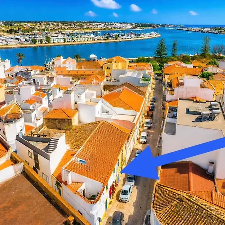 Small Historic Townhouse By Promenade Near Beaches